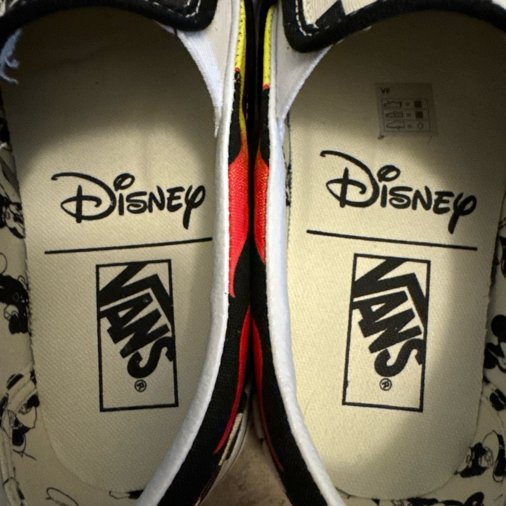 Vans Disney Mickey Minnie Classic Slip-on Black & White Men Size 7.0 Women 8.5 - Picture 4 of 7